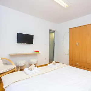 Bella Vista - Cozy With Easy Check-in And Free Parking Split